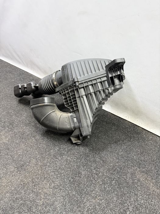 Корпус повітряного фільтра в зборі на Jeep Grand Cherokee WL 3.6