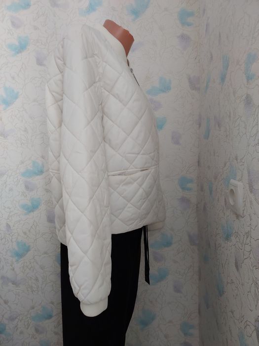 Стильна легенька куртка демі