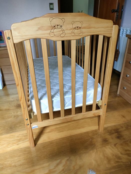 Cama de bébé com colchao, como nova