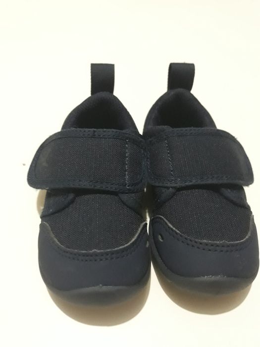 Sapatilhas tamanho 20.