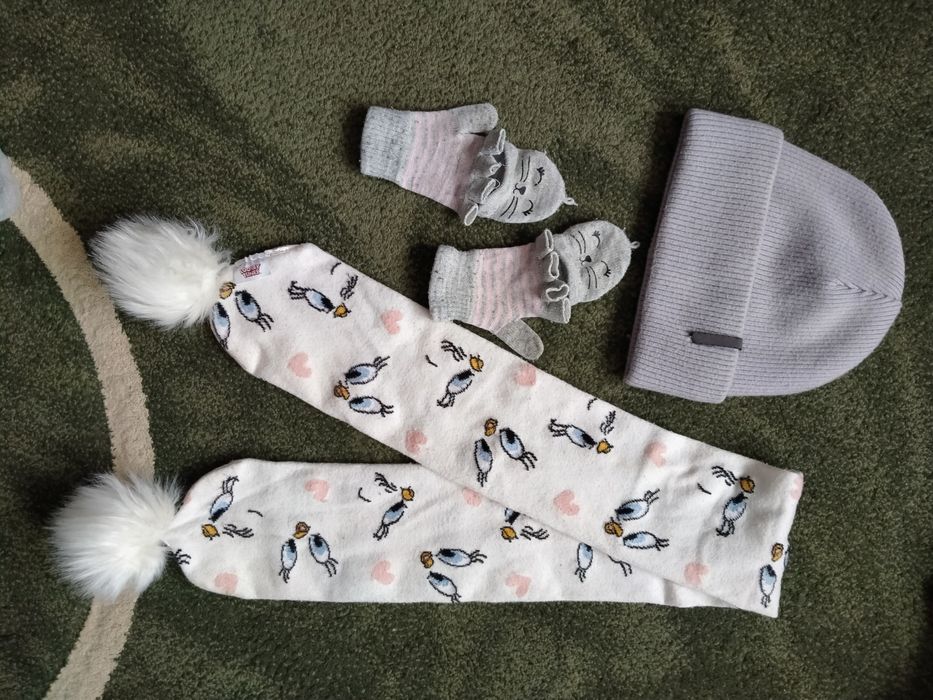 Бесплатно шарфы ,рукавички на 6-7-8 лет