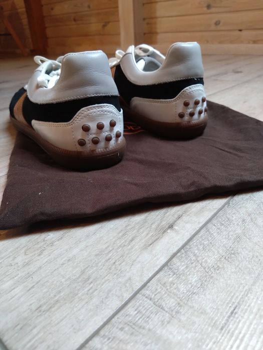 Продам кроссовки туфли tods