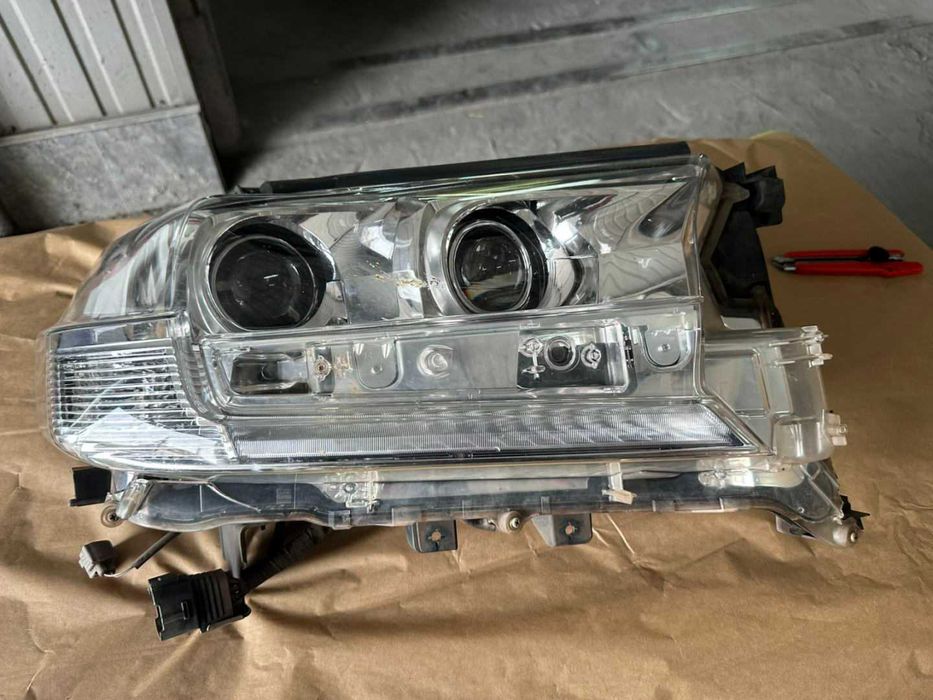 Фара передняя левая Toyota LC200 2021 Оригинал