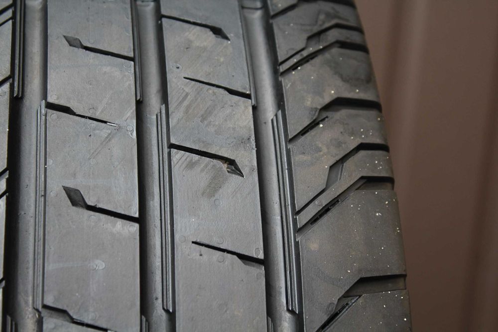 215 65 r16c Continental Vancontact 200