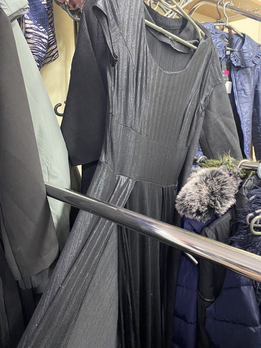 Чорні сукні ,траурні ,чи  весільні,кому як,ТЦРояль Чернігів