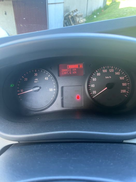 Opel vivaro 2.0 2011 rok