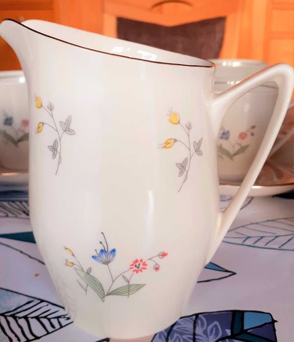 PRL śmietankowy w kwiatki stary serwis kawowy Tułowice Opole sygnowany