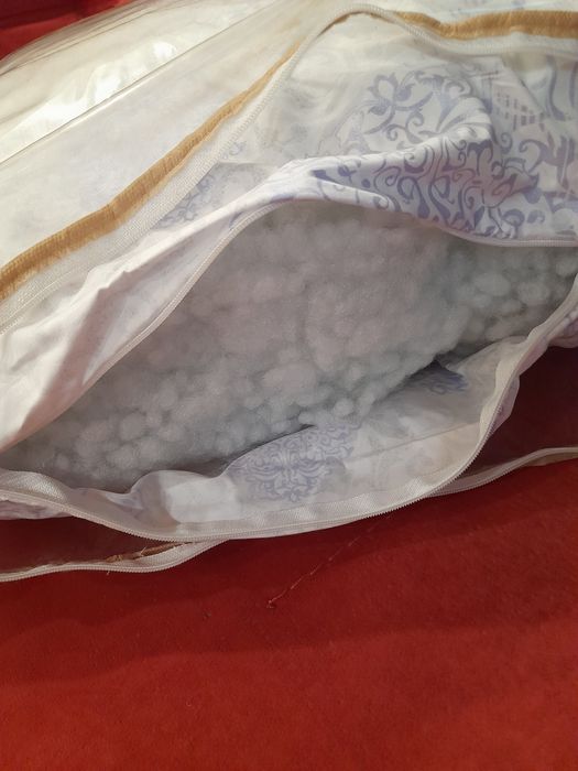 Продам новую подушку 70×70см