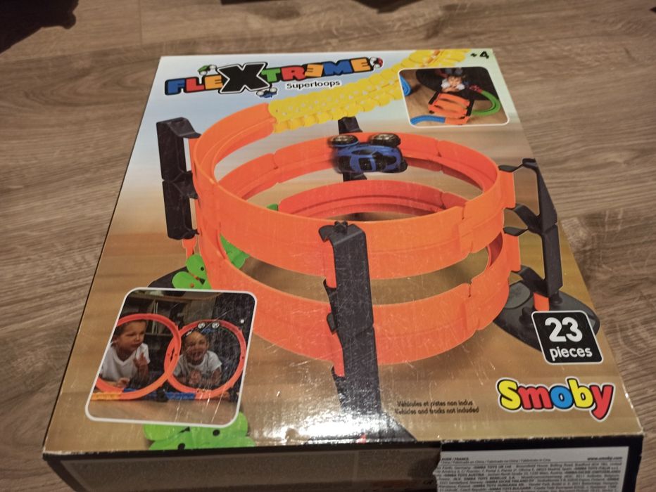 Tor samochodowy Flextreme Smoby wraz z zestawem super pętli