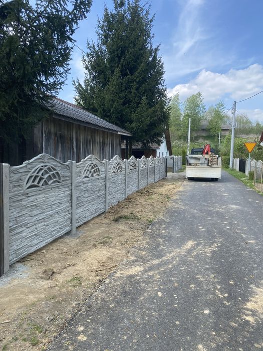 Montaż bram, ogrodzeń panelowych 3D,z siatki oraz ogrodzeń betonowych.