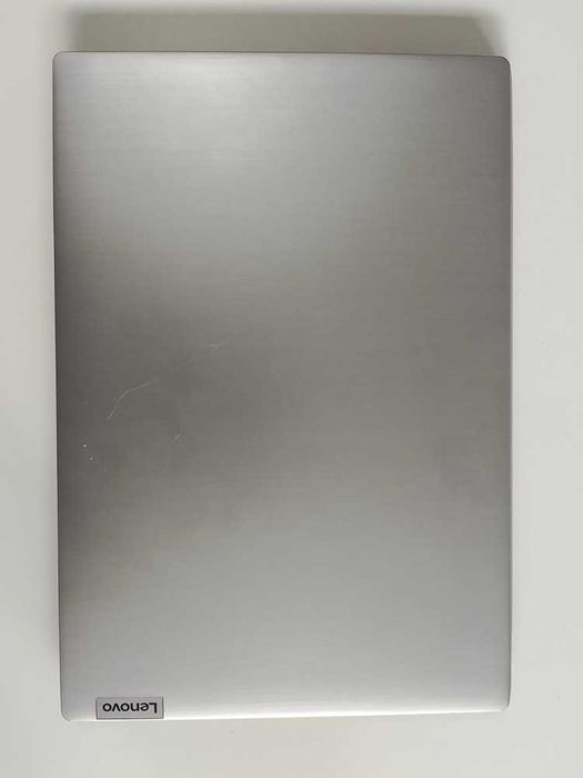 Laptop Lenovo Ideapad 3, 15.6'' i5-10210U 8GB 256GB SSD, 2 anos.