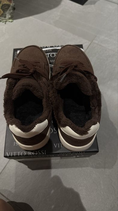 Кросівки жіночі зима