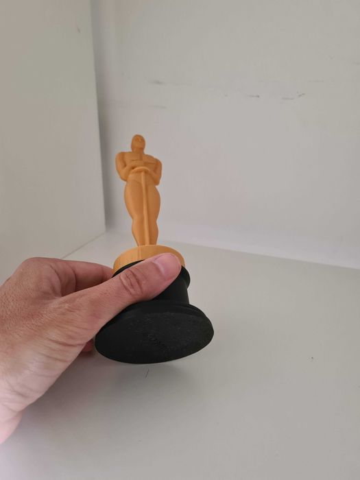 Oferece um OSCAR a quem mereçe.