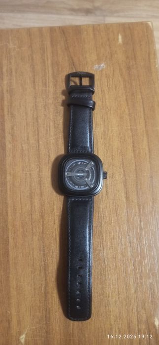 Продам наручний годинник  Paidu