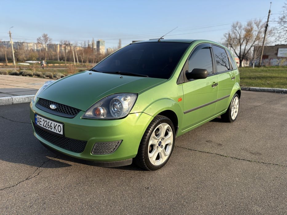 Продам комфортный, надёжный, неприхотливый авто с небольшим расходом топлива, на коробке АВТОМАТ !НЕ БИТ! НЕ ПЕРЕКРАШЕН! Стёкла родные, техническая часть обслужена, вложений не требует, ДВС работает отлично, не дымит, масло не берёт, АКПП, ходовая часть без нареканий, комплектация : SRS-Airbag, эл. стеклоподъёмники, эл. зеркала, корректор фар, кондиционер, в машине есть всё для комфортного передвижения, работает каждая кнопка, в салоне не курили, всегда поддерживается чистота, дополнительно установлено : ГБО ЕВРО-4, музыка ( USB, AUX, Bluetooth , КАМЕРА ЗАДНЕГО ВИДА ), свет БИ-ЛЭД ЛИНЗА,тонировка в круг, сигнализация с обратной связью, два ключа, два брелка, документы в полном порядке, ДОРОГАЯ ЗАШИТА ДВИГАТЕЛЯ . Оригинальные диски Р 16 с новой зимней резиной. Оформление в МРЭО, цену не завышал, торг символический!