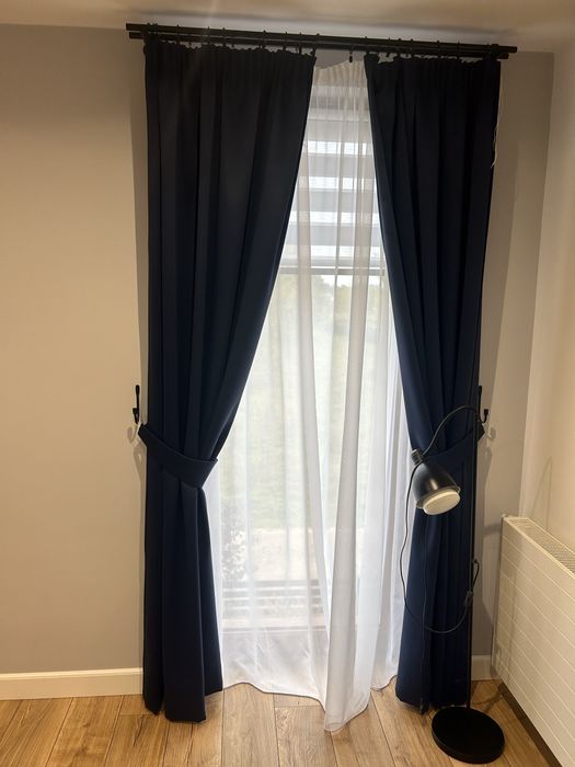 Zasłony granatowe zaciemniające dekoria