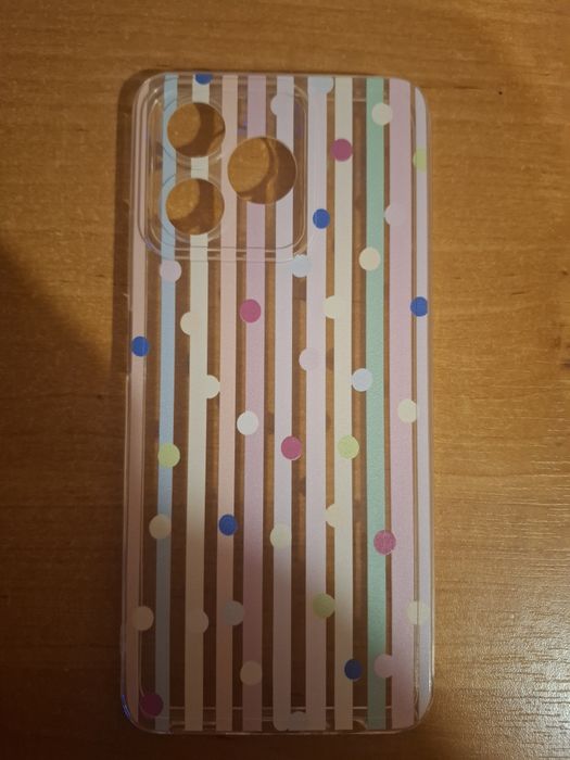 Urocze etui w prążki do Realme C53.