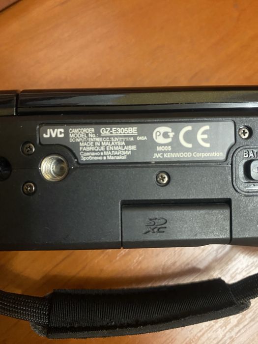Видеокамера JVC GZ-E305BE