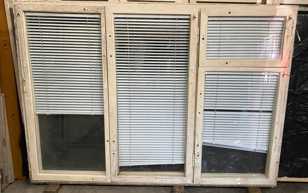 Окна деревянные с коробкой с жалюзи и сетками Разные Вікна Б/У Дерево