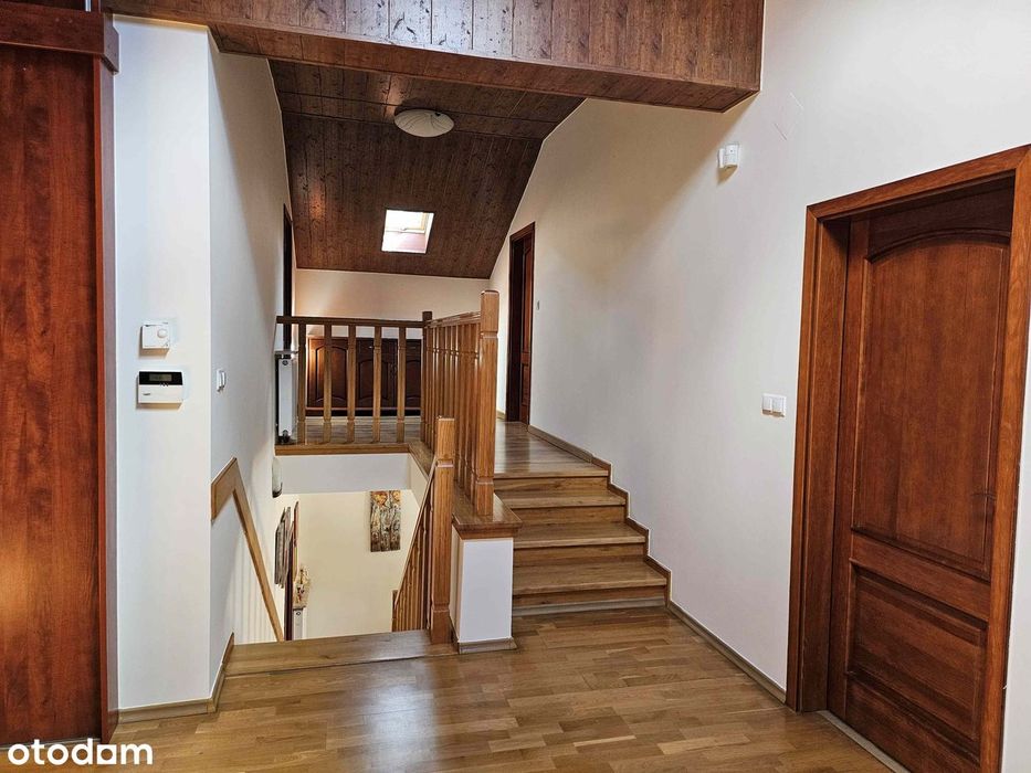 DOM umeblowany do zamieszkania 232,5 m2 ; 6 pokoi