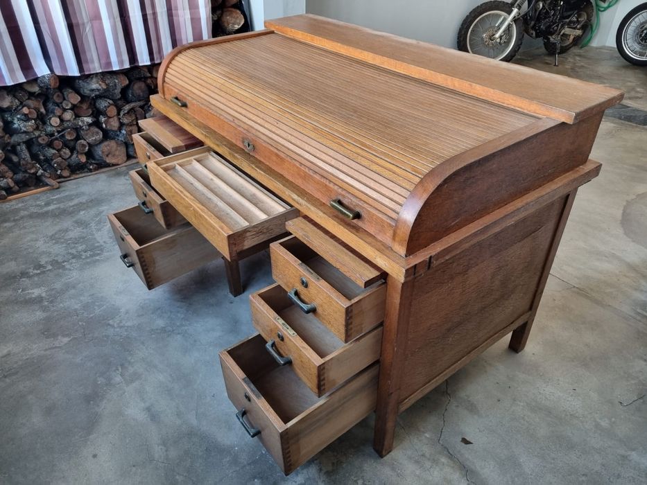 Secretária Olaio com esteira