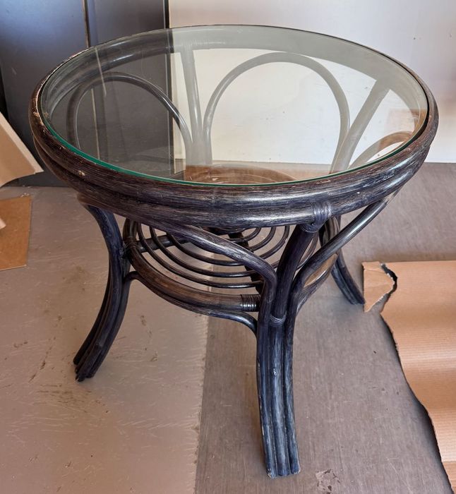 Stolik ze szklanym blatem