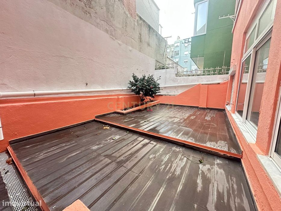 Apartamento Totalmente Remodelado em Moscavide