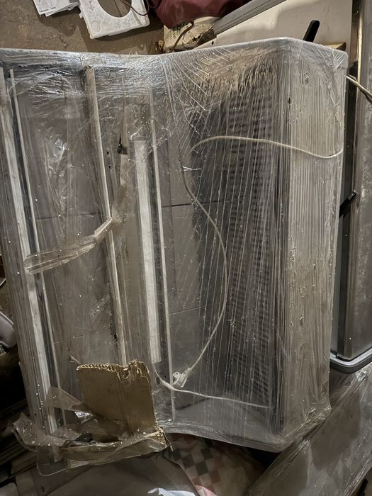 Продам 2 холодильные витрины