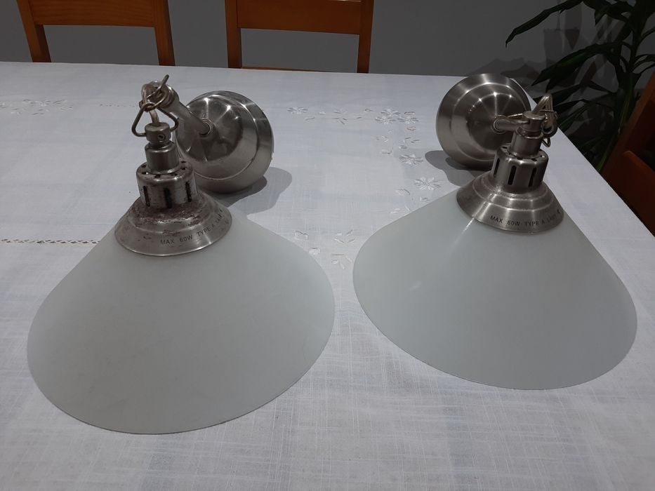 Dois candeeiro teto.