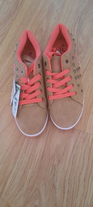 Buty damskie wiązane