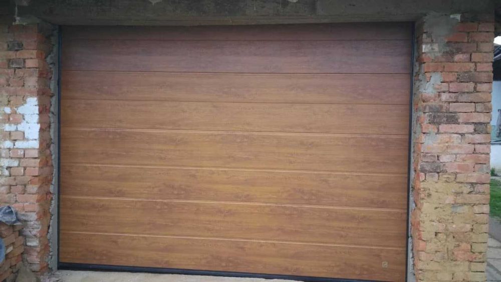 Секційні гаражні ворота нові б/у промислові і побутові ворота в гараж