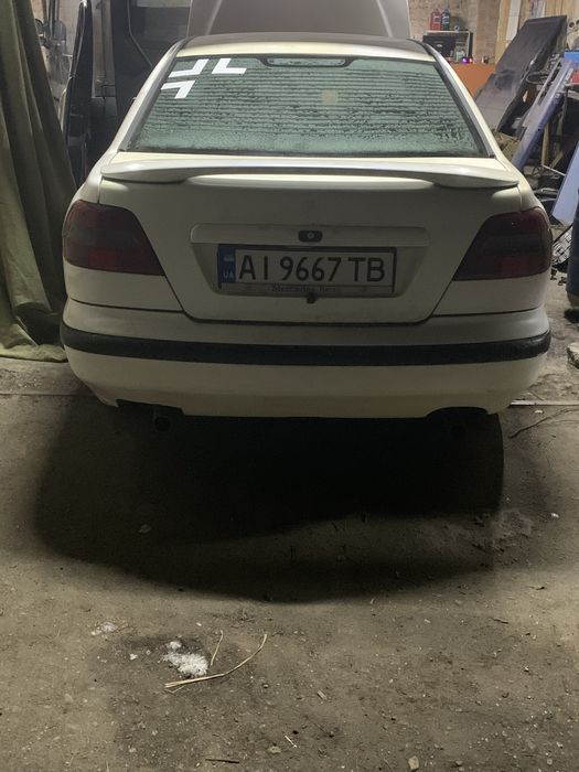 Продам власне авто марки Volvo s 40 2.0 г/б на повному ходу, зроблений капітальний ремонт двигуна 17.000 тисяч назад, перебрана коробка передач але не якісно тому гуде на 5 передачі і то іноді тихо так їжджу, робити по бажанню мкпп а так без зауваження кузов оцинкований я власник адекватний торг передбачений.