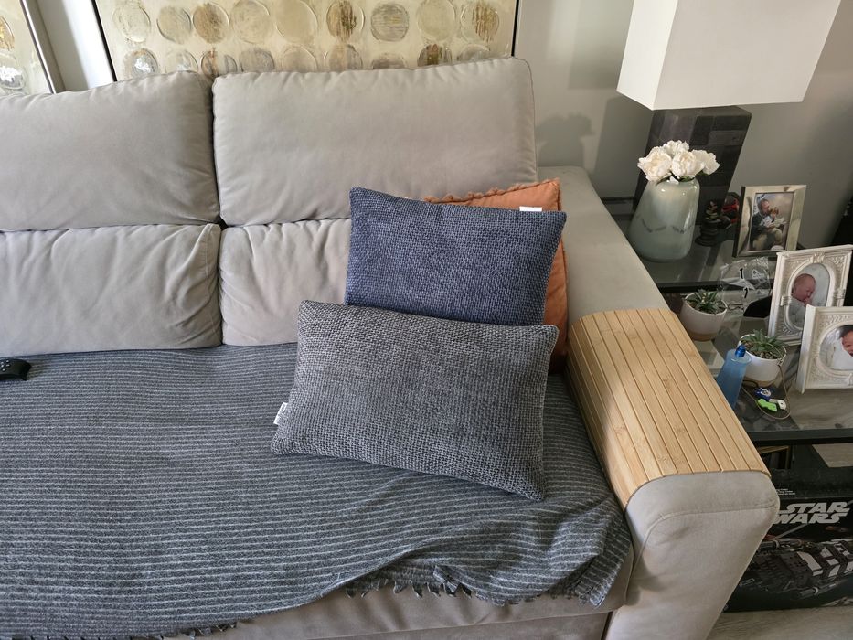 Sofa como novo. Gato preto.