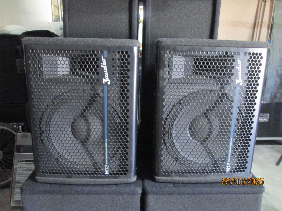 Vario material de som em excelente estado.