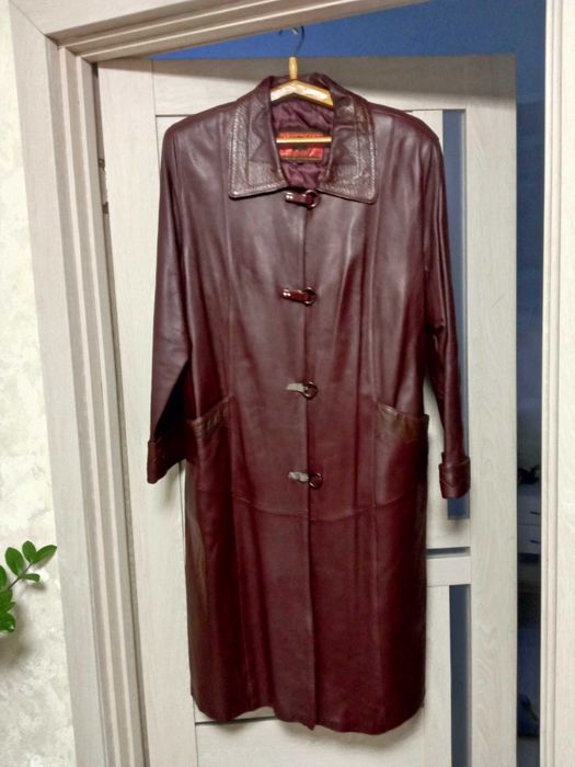Плащ шкіряний, в хорошому стані