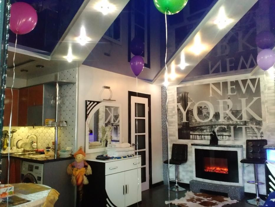 2 комнатная - 5 спальных мест - смежная с камином начало Троещины!