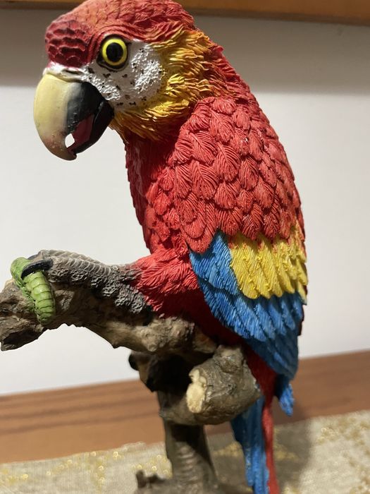 Escultura de papagaio em marfinite