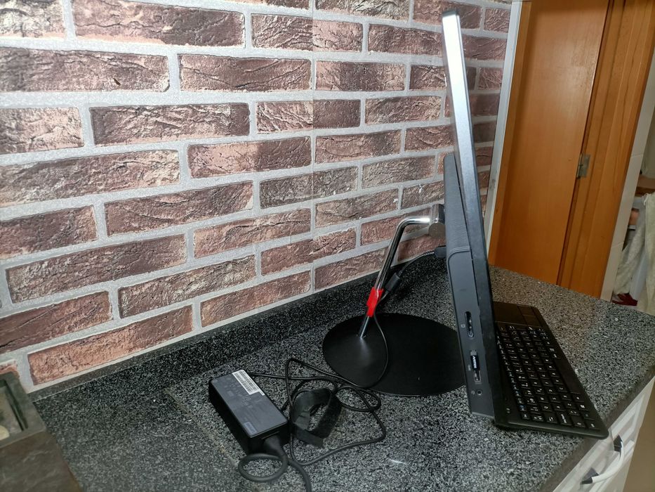 Lenovo ThinkCentre All-In-One  i7 SSD 240GB RAM 8GB Tela 24p Full HD