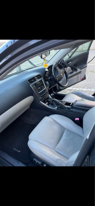 Lexus is 220 d на розборку