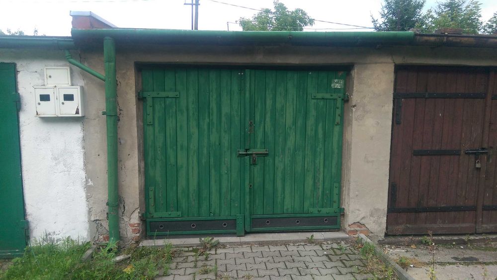 Garaż do wynajęcia–Centrum-Katowicka-Brzozowa, murowany, prąd, kanał