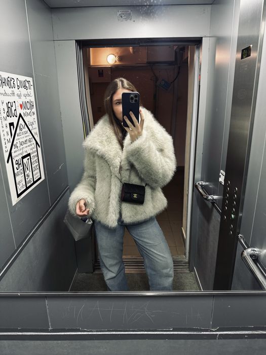 Шуба сірого кольору