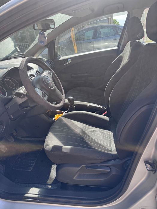 Opel Corsa 1.2 de 2009 em ótimo estado geral