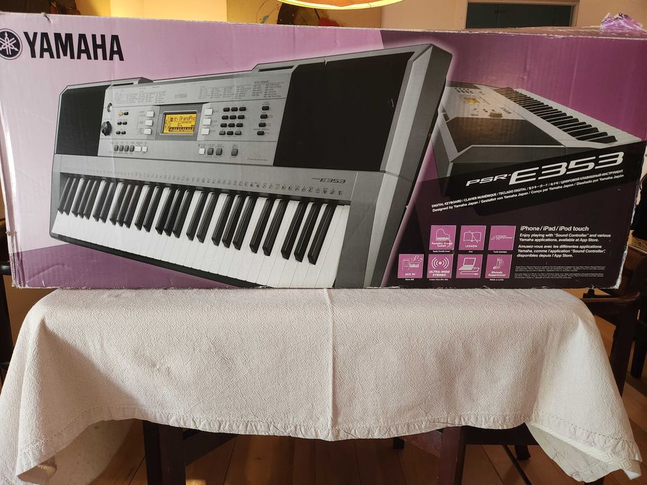 Teclado Yamaha PSR-E353 e pedal NP-2