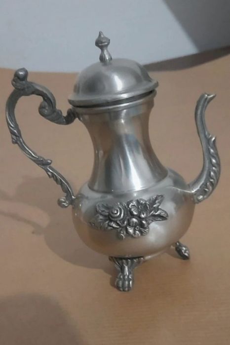 Bule de chá em estanho marca LMB