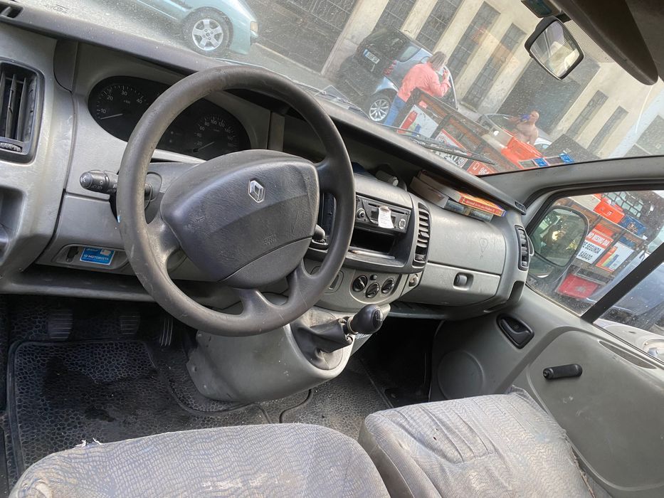 Vendo Renault Trafic para peças