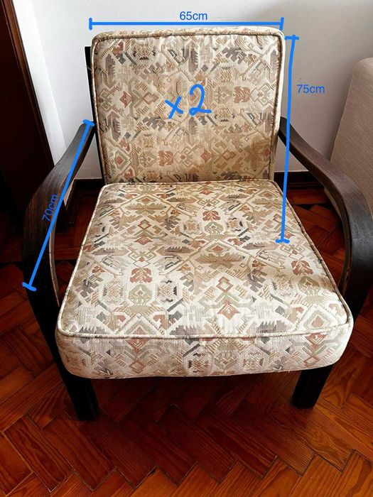Conjunto de 3 sofás em madeira e 2 mesinhas de cabeceira com tampo de mármore