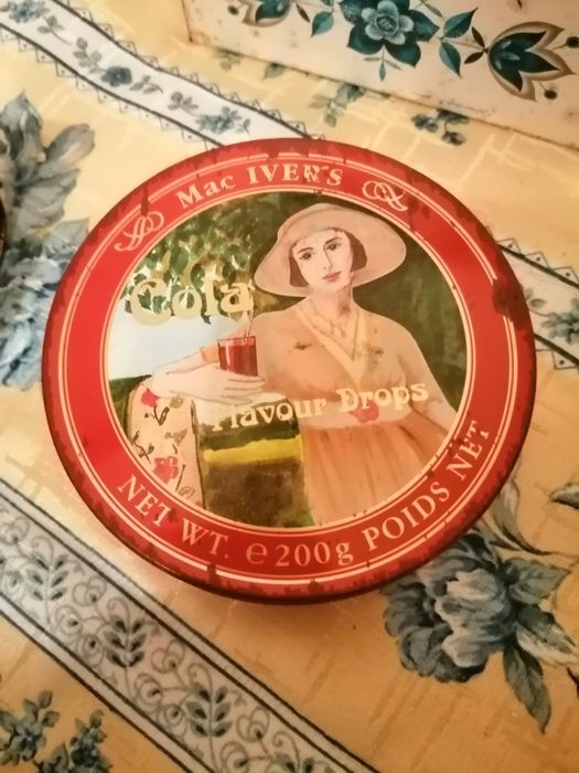 Caixas de lata antigas