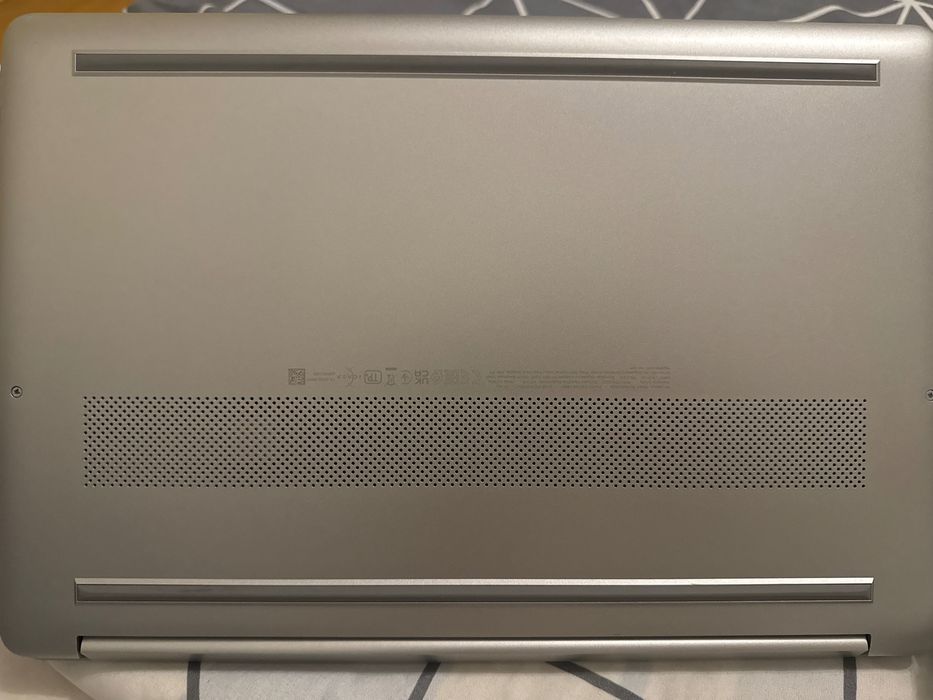 Portátil HP 15s-fq5xxx em excelente estado, ideal para estudo, trabalho e uso diário