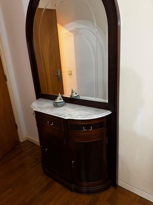 Móvel de entrada com espelho