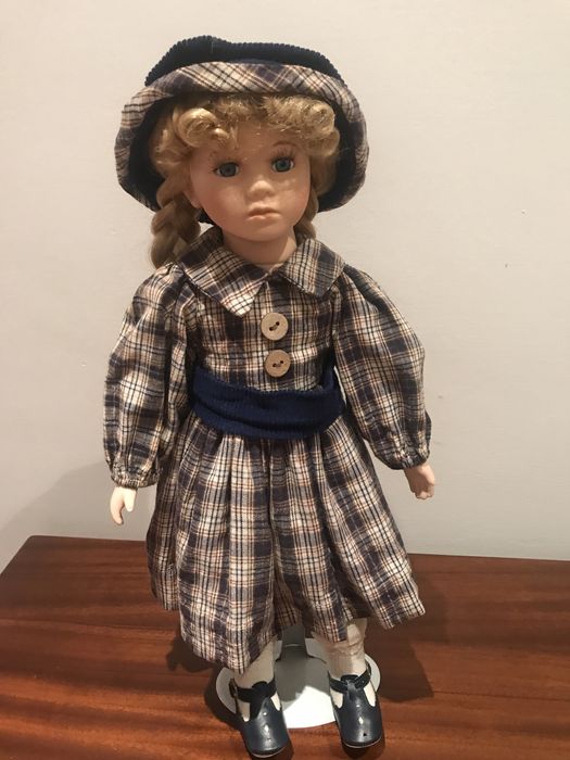 Coleção 8 Bonecas Porcelana c/suporte